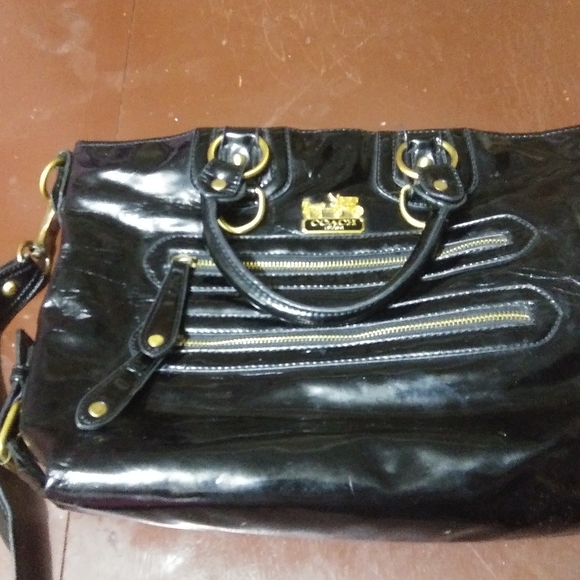 Limited Edition Blk Metallic Messenger COACH Purse - Picture 2 of 2